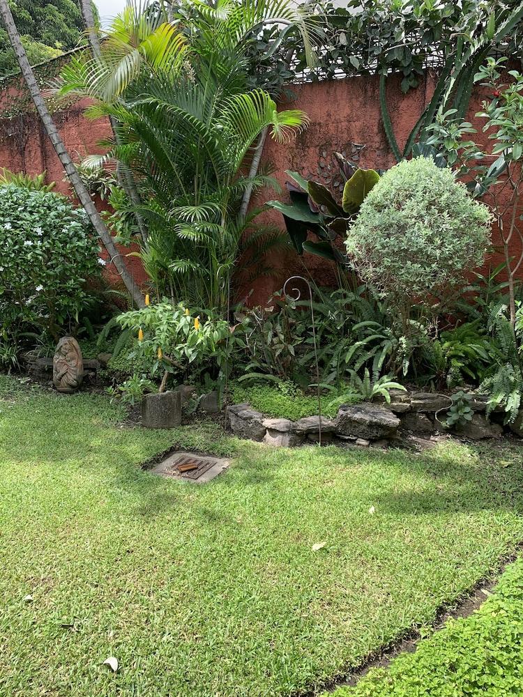 Hotel La Posada Del Angel San Salvador Exterior photo